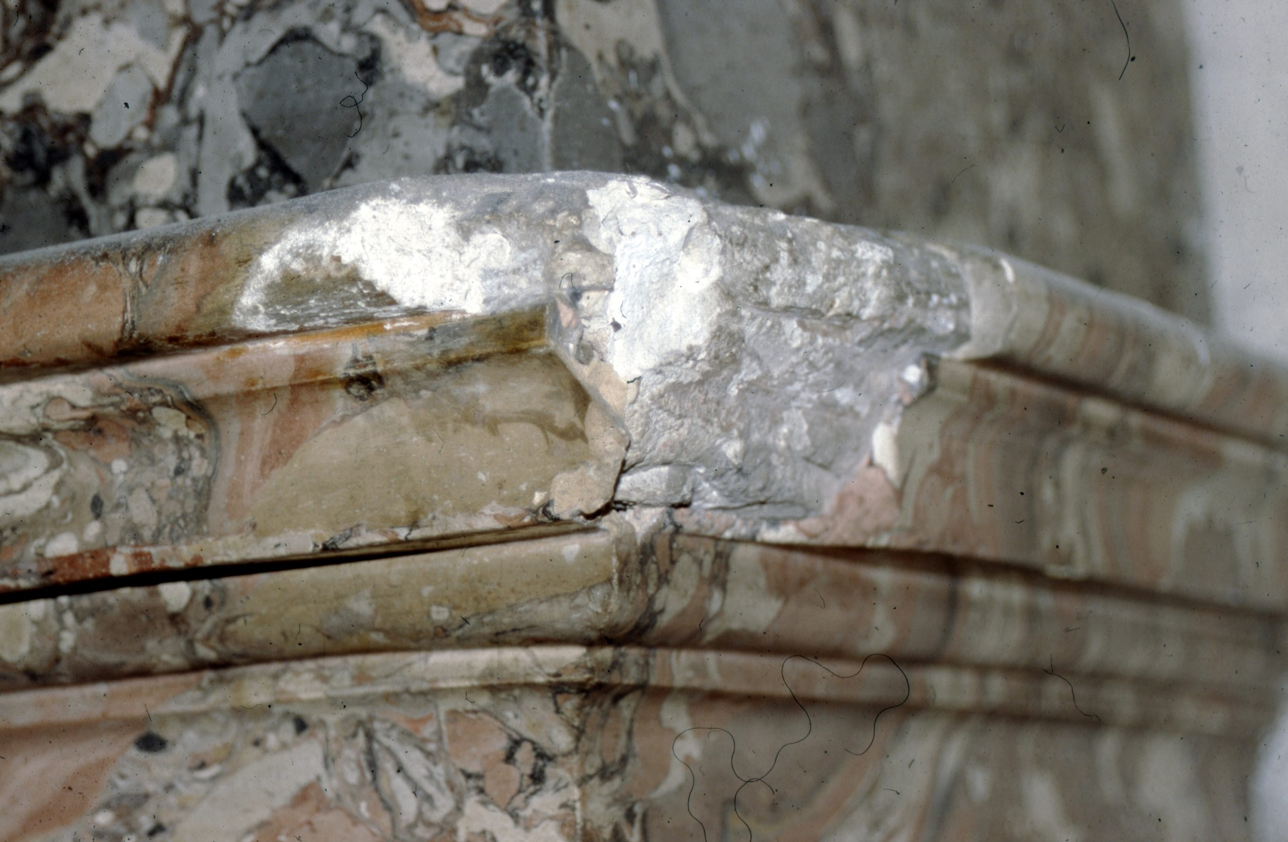 Operaciones de conservación y restauración de dos retablos en estuco marmóreo,  Abadia de Averbode, Bélgica