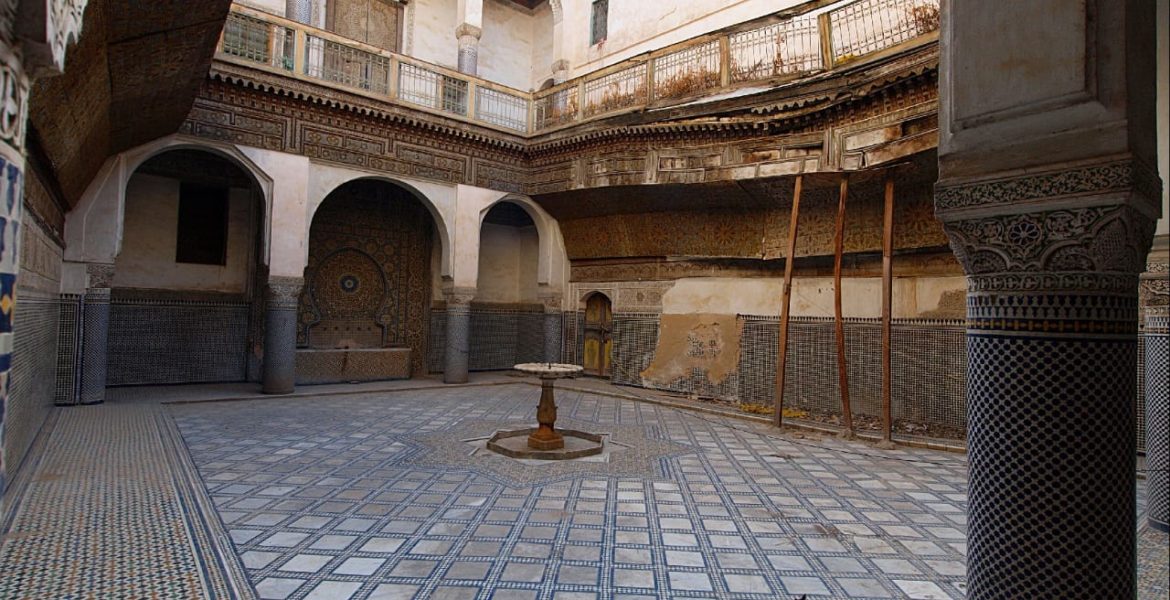 Estrategia de conservación para la reposición del balcón del patio principal del Palacio Glaoui, Fez