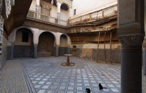 Estrategia de conservación para la reposición del balcón del patio principal del Palacio Glaoui, Fez